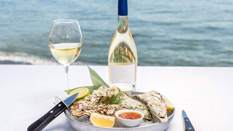Sự kết hợp độc đáo giữa rượu vang trắng và hải sản